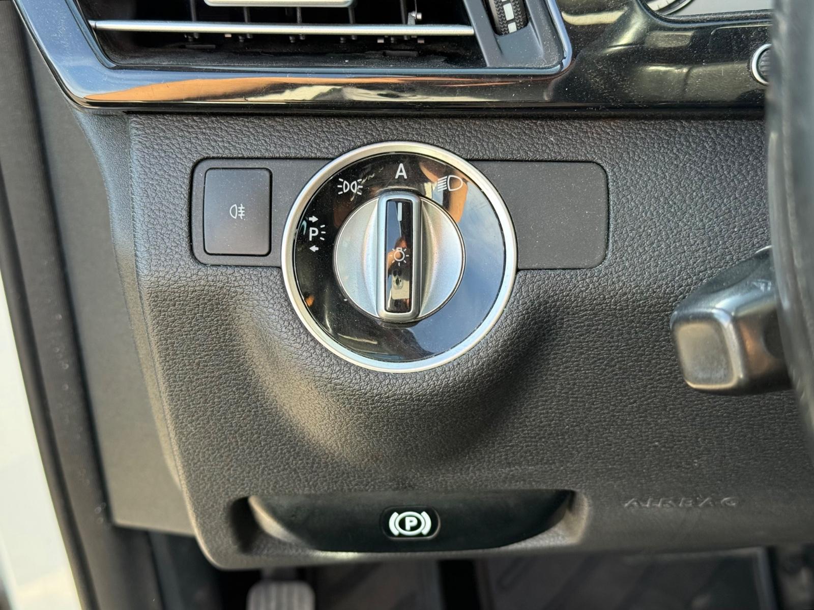 Mercedes-Benz E200 2010 — photo 18