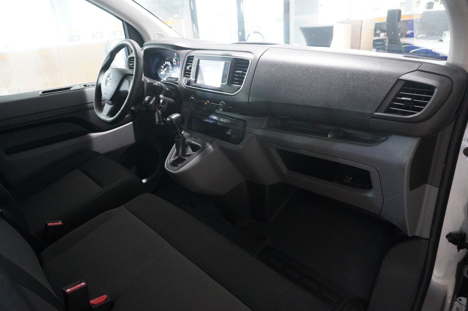 Fahrzeugabbildung Opel Vivaro C Kombi 2.0D "L" 9-SITZER NAVI/TEMP./DAB+