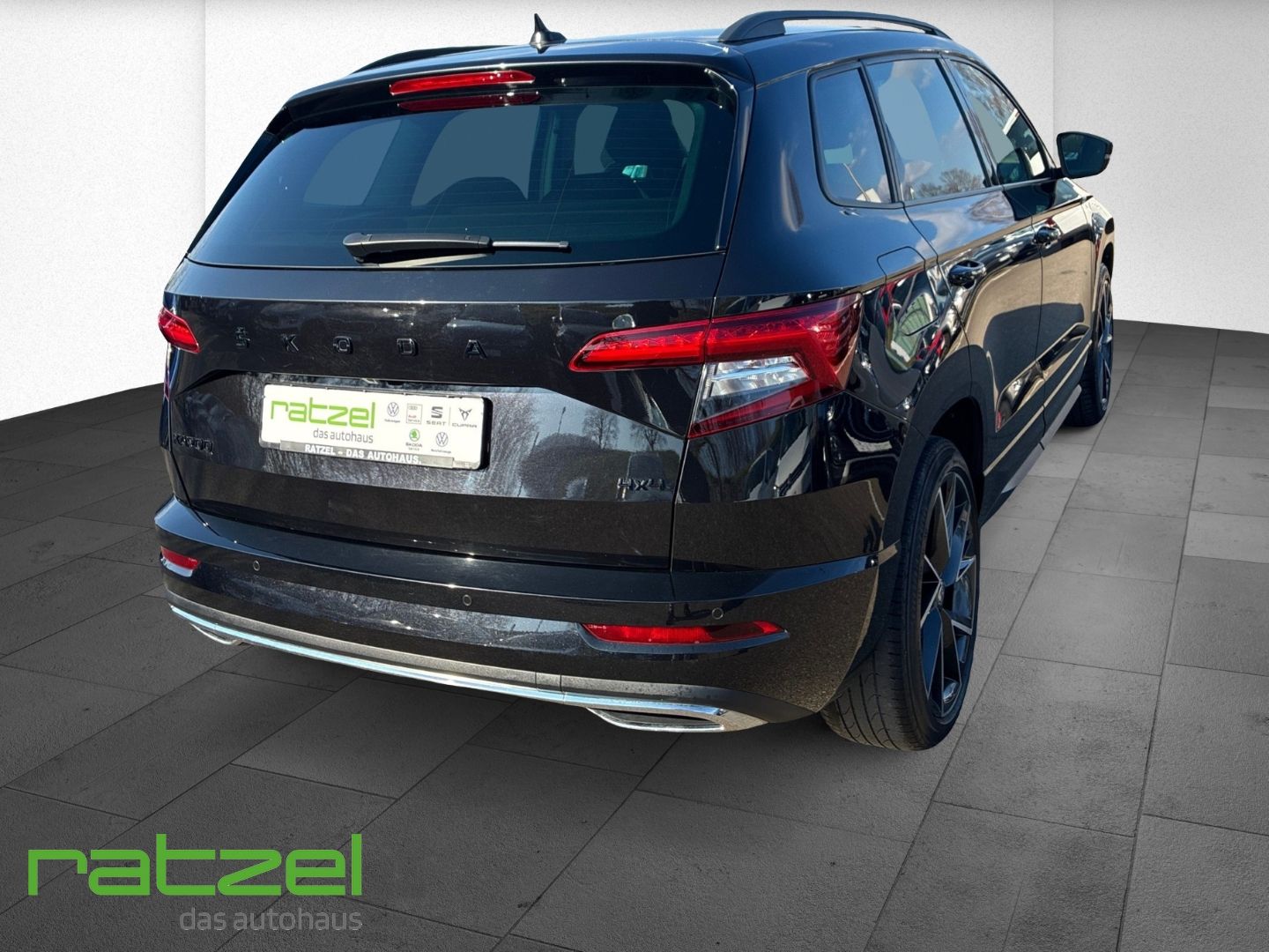 Fahrzeugabbildung SKODA Karoq 4x4 Sportline TSI 2,0 Navi LED ACC Travel