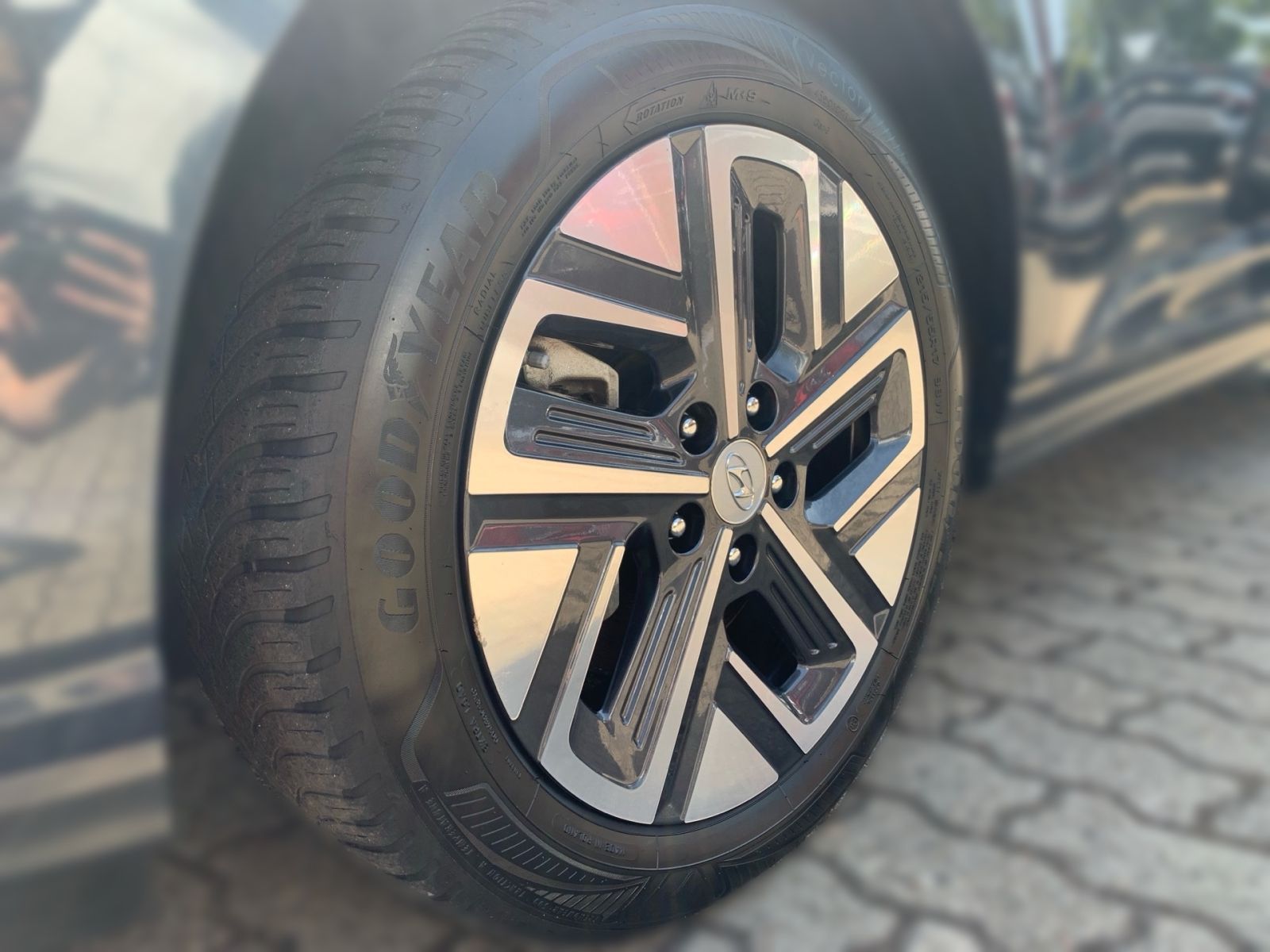 Fahrzeugabbildung Hyundai KONA Trend Elektro 64 kWh Navi Assistenz-Pak. 1H