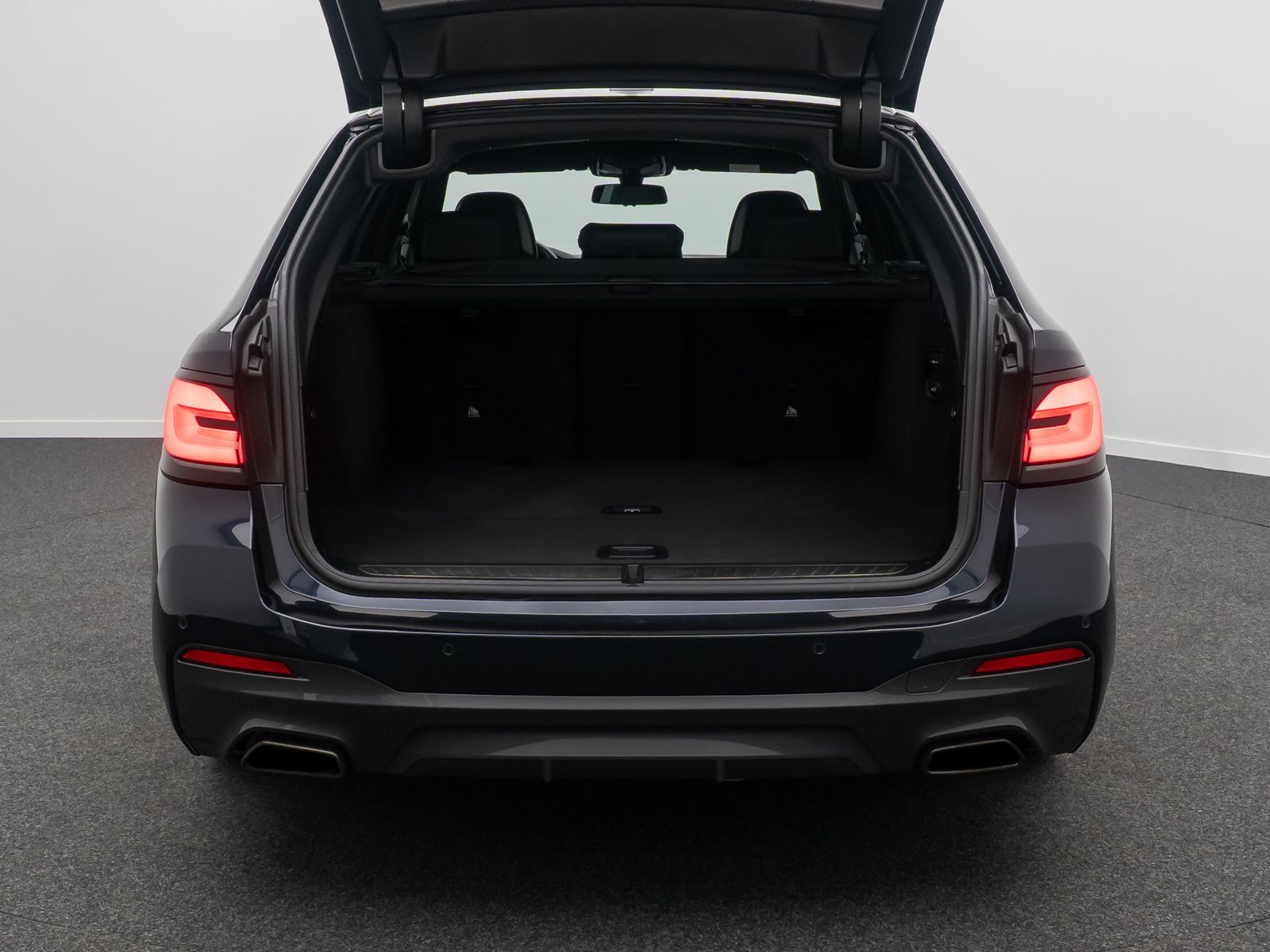 Fahrzeugabbildung BMW 530i M Sport AHK Kamera HUD H/K DAB Massage ACC