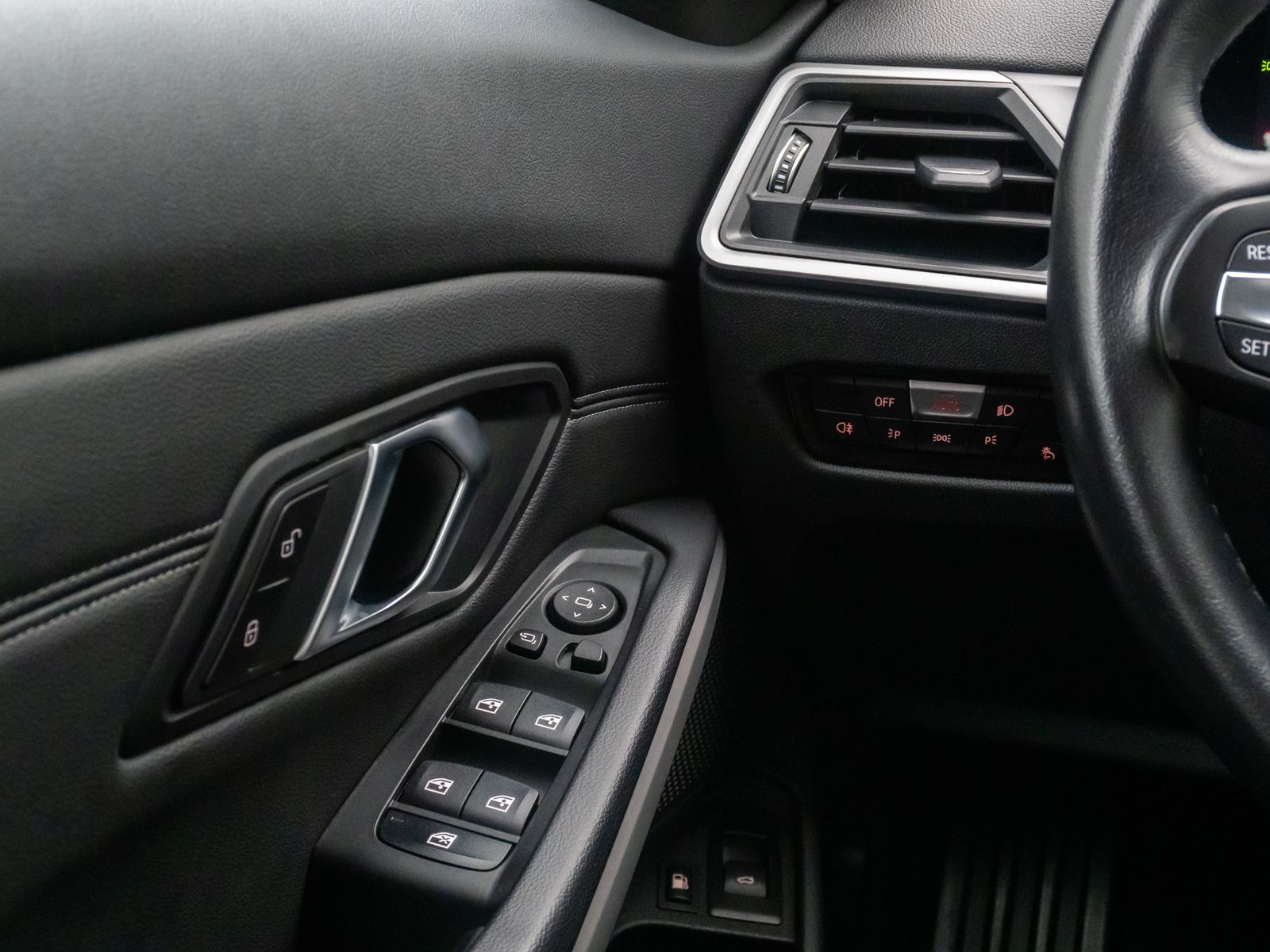 Fahrzeugabbildung BMW 330e DAB Widscreen Geschwindigkeitsreg Sport PDC