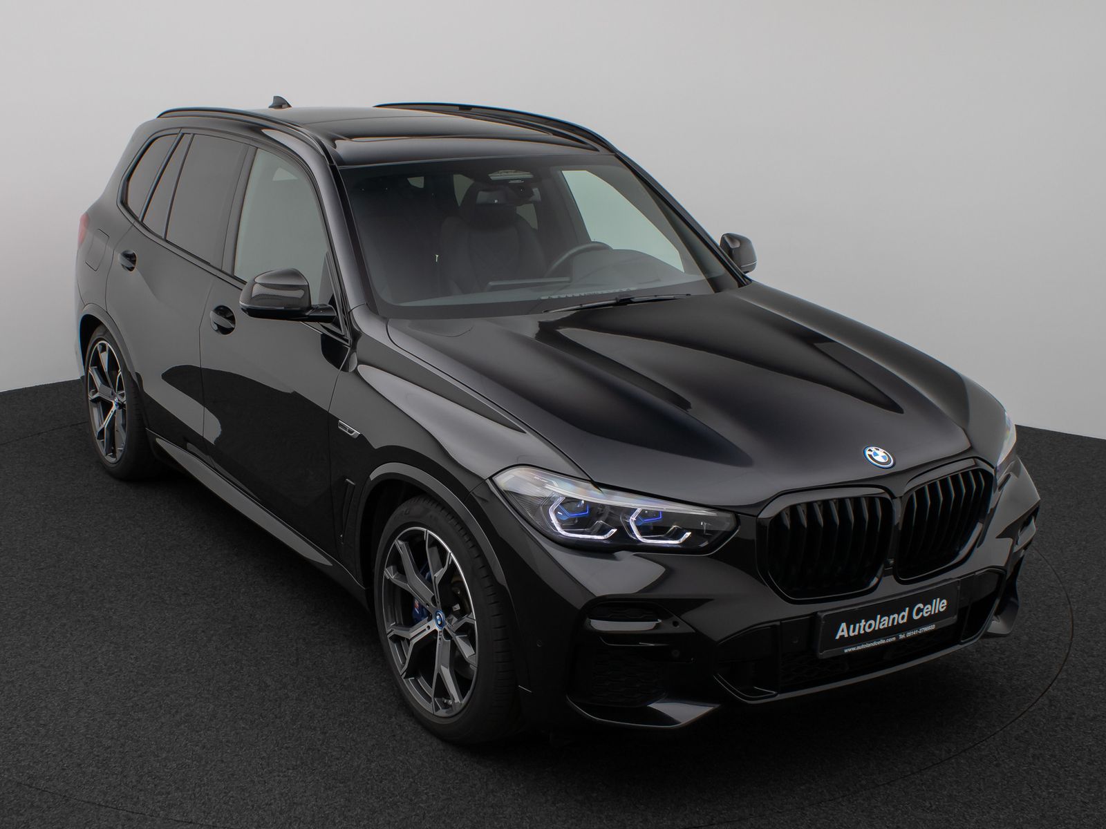 Fahrzeugabbildung BMW X5 xD45e M Sport Panorama Laser 360°HUD DAB B&W