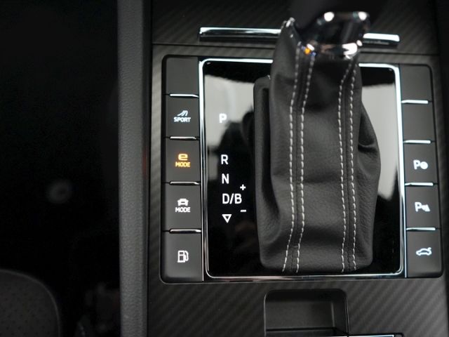 Superb COMBI SPORTLINE iV DSG+AHK+NAVI+LED+RÜCKF