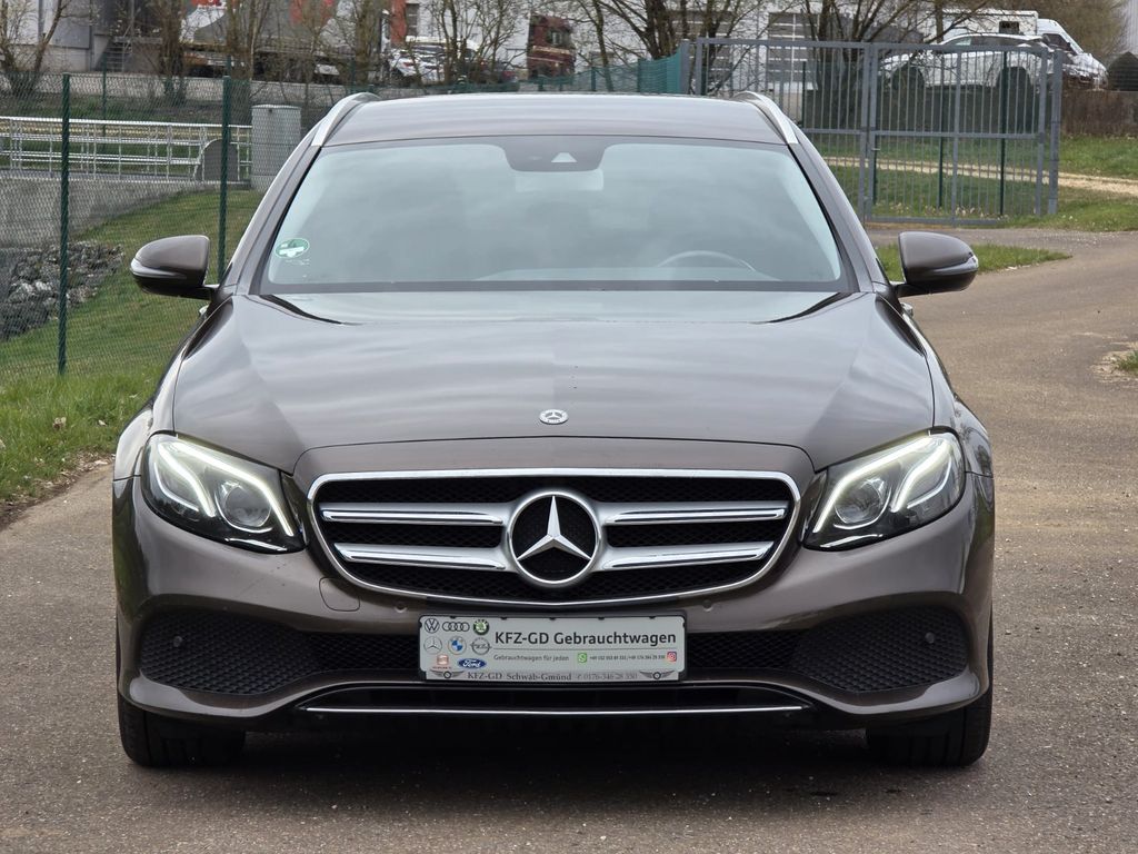 Image of Mercedes-Benz E 220