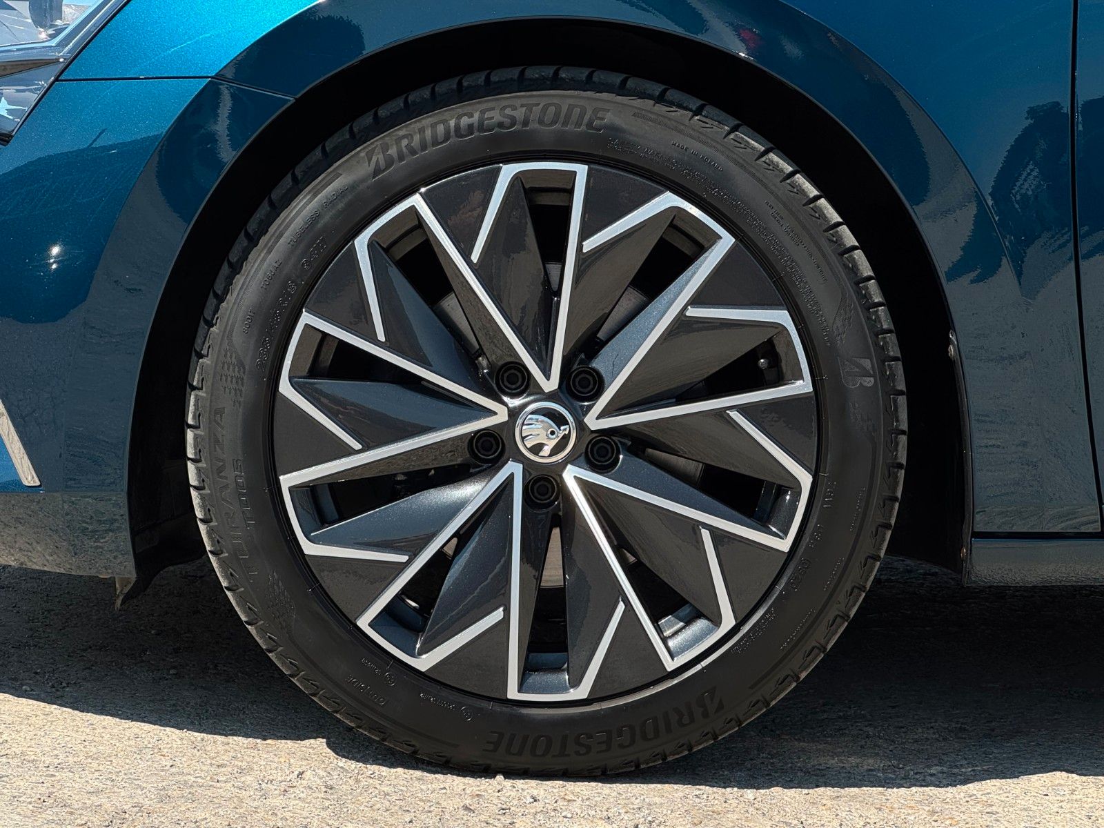 Fahrzeugabbildung SKODA Superb 2.0 TSI L&K Canton Pano Mem. ACC AHK LED