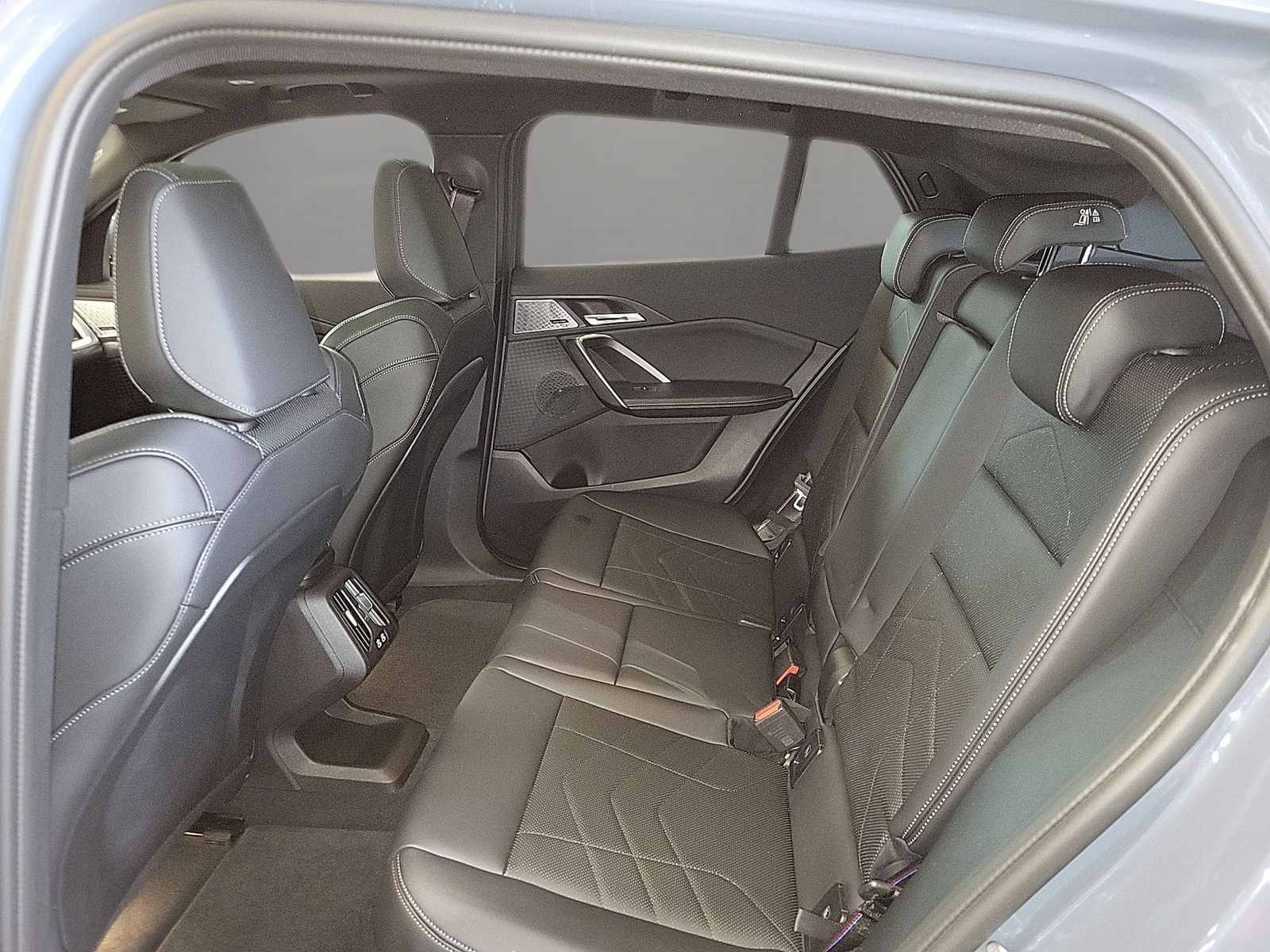 BMW iX2 - Bild 13