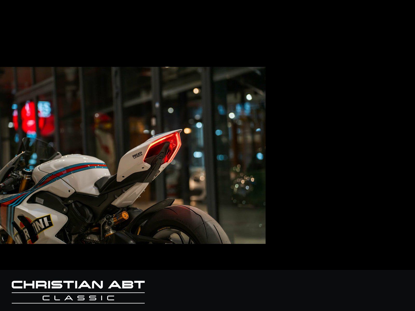 Fahrzeugabbildung Ducati Ducati VS4 Panigale *Unica Martini 1of1*