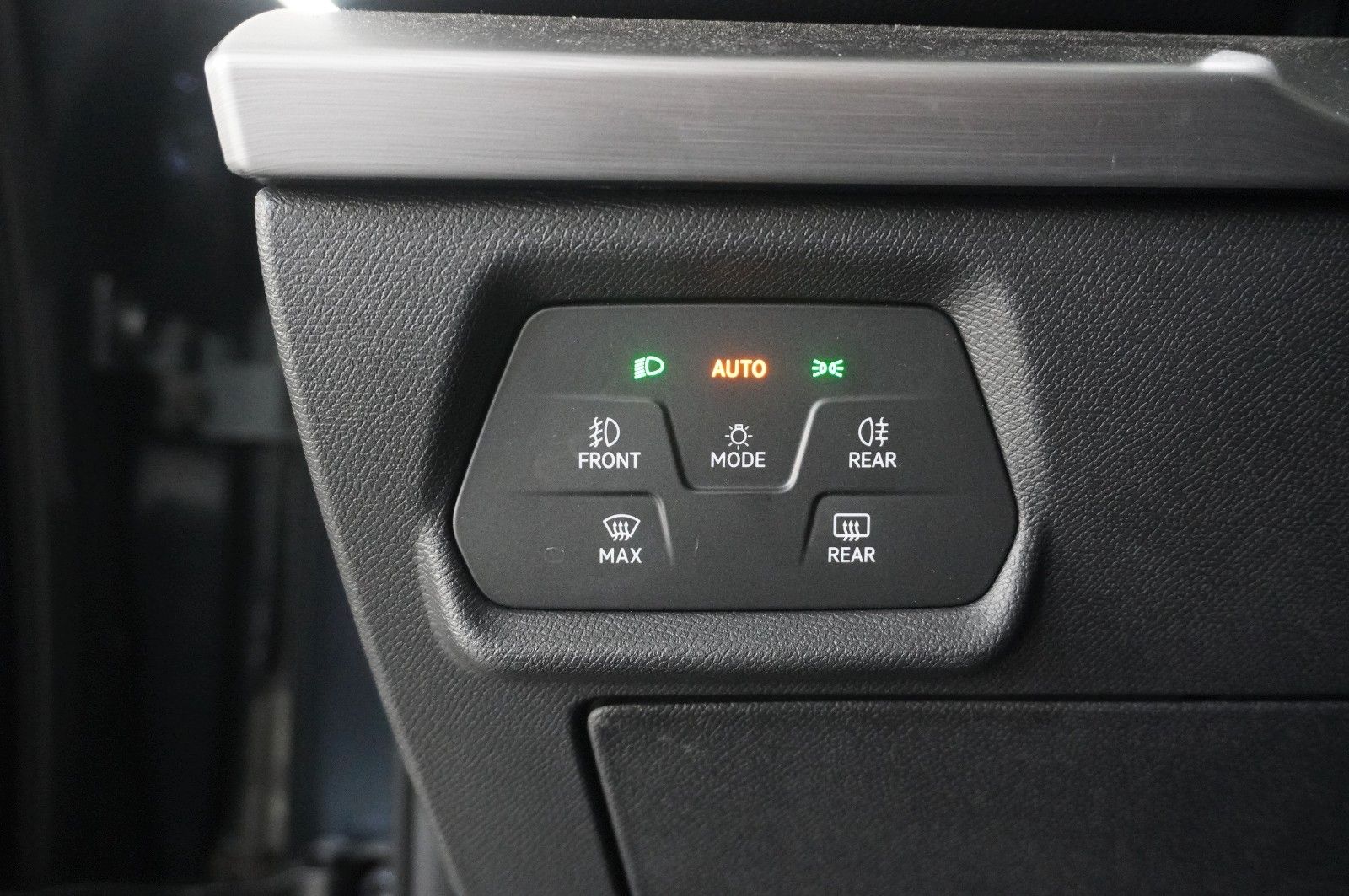 Fahrzeugabbildung SEAT Leon ST 1.5 TSI FR SPORT DSG NAVI/LED/VIRT./DAB+