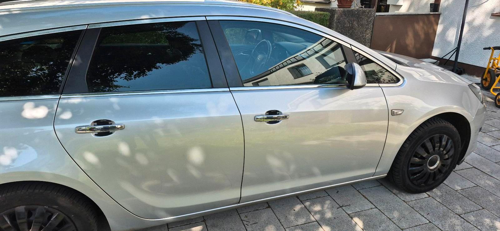 Opel Astra 2013 — engine 141 HP (104kW)