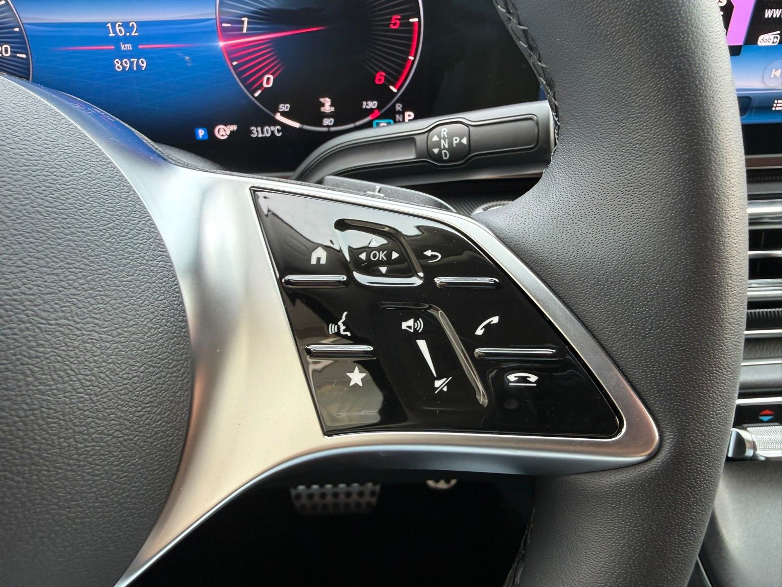 Fahrzeugabbildung Mercedes-Benz V 220 d STYLE AHK2,5to DISTRONIC LED elekt Türen