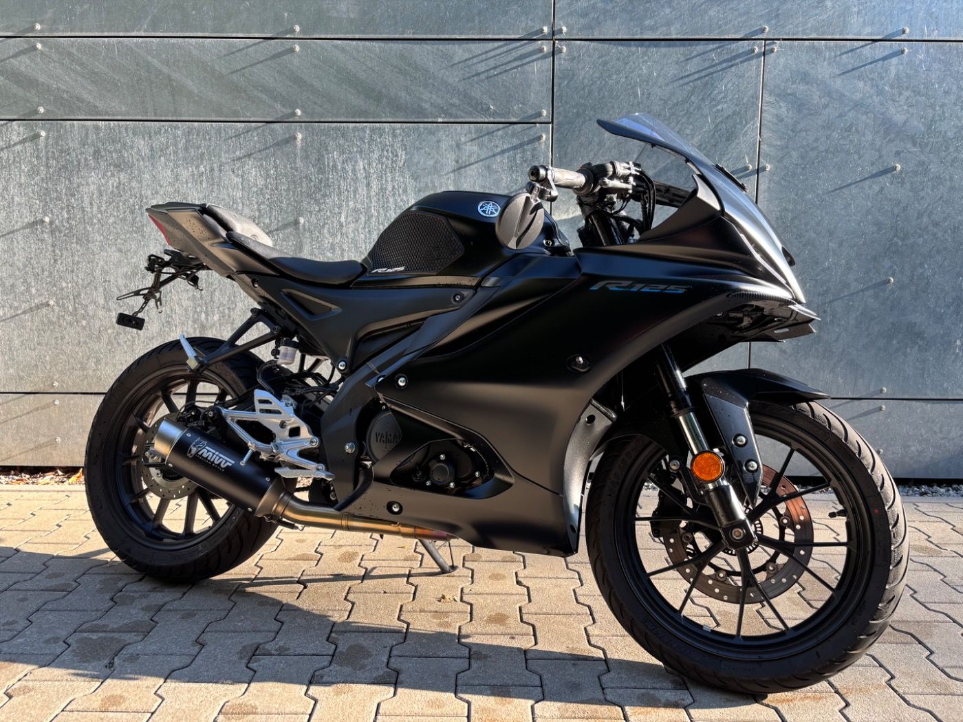 Fahrzeugabbildung Yamaha YZF-R125 viel Zubehör MIVV Endschalldämpfer