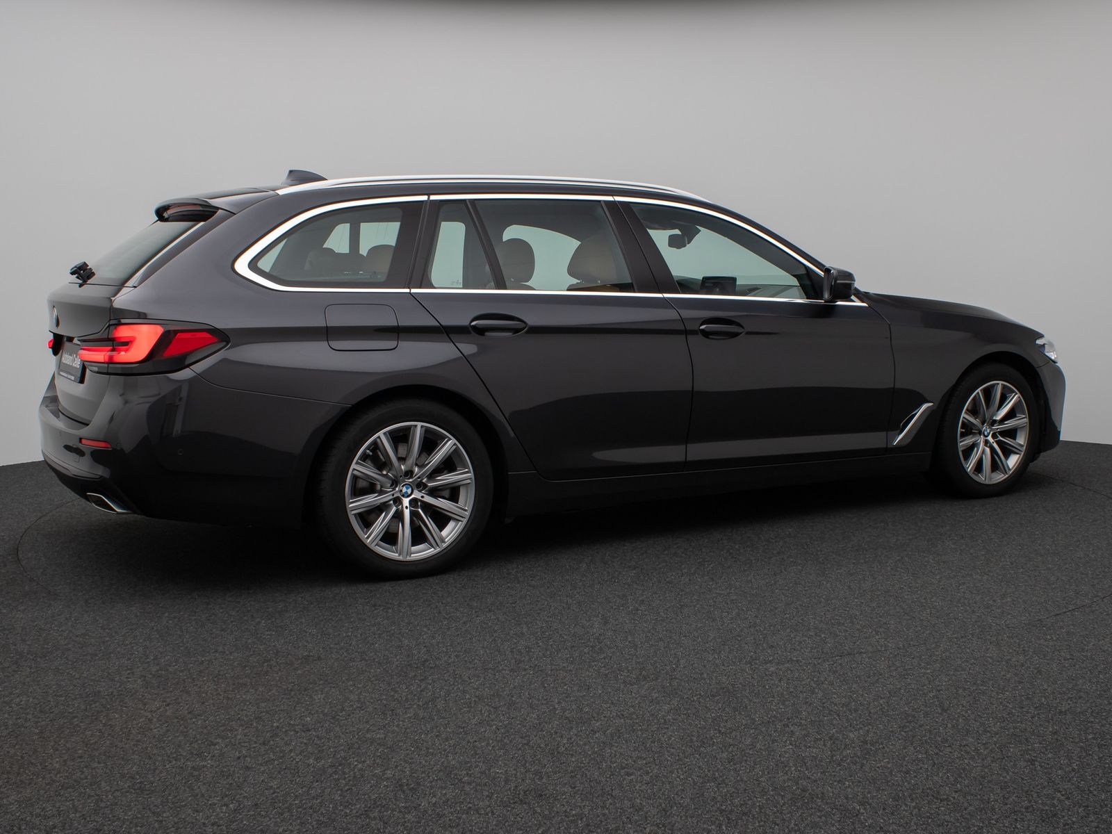 Fahrzeugabbildung BMW 520d Panorama DAB Leder AHK Alarm M Sport 18Zoll