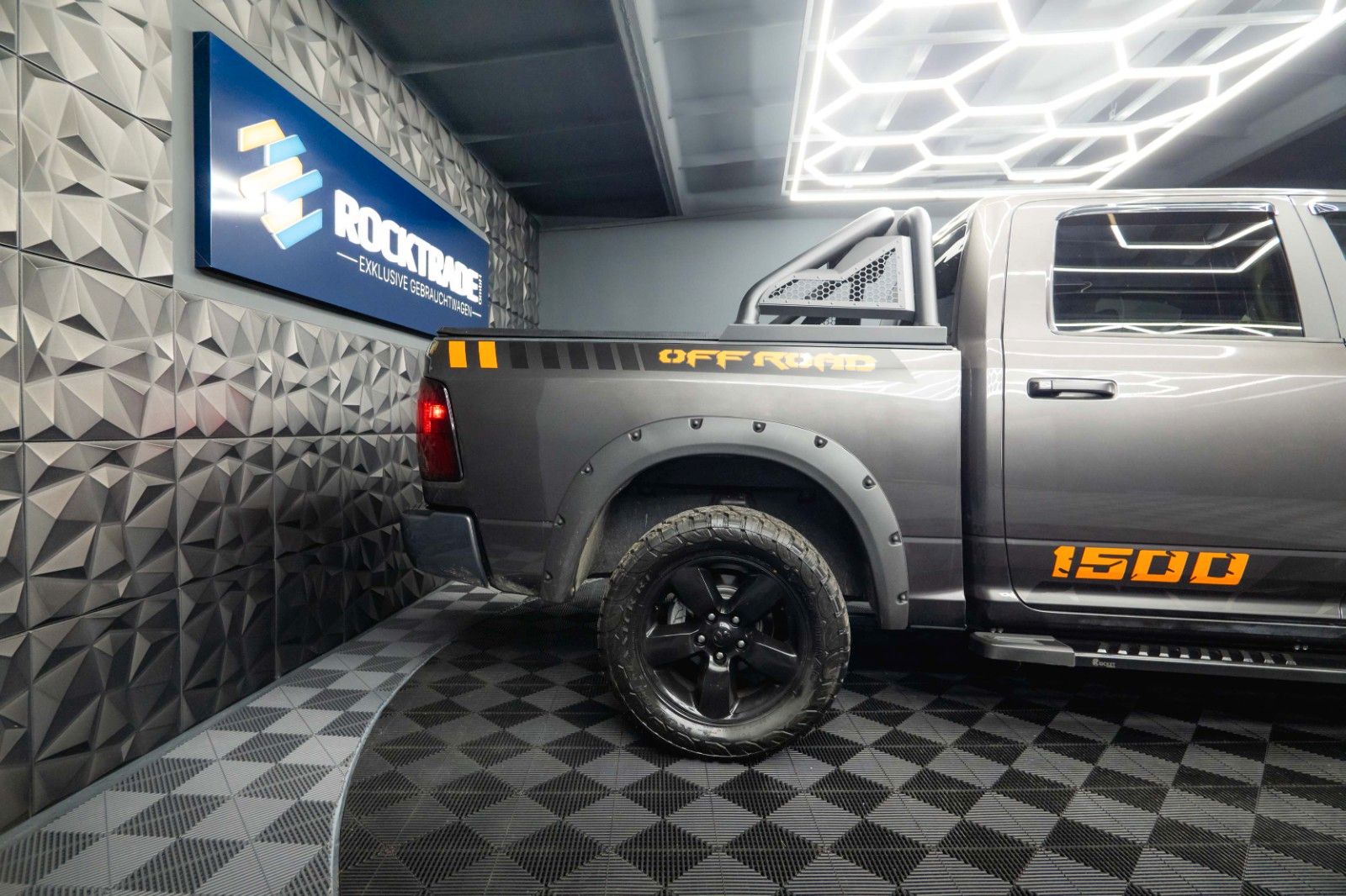 Fahrzeugabbildung Dodge RAM 5.7 V8 HEMI 4x4 OFFROAD Night-Paket *LED*