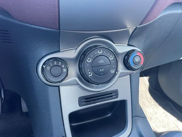 Fahrzeugabbildung Ford Fiesta Trend KLIMA Allwetter Alu el.SP teilb.Rüc