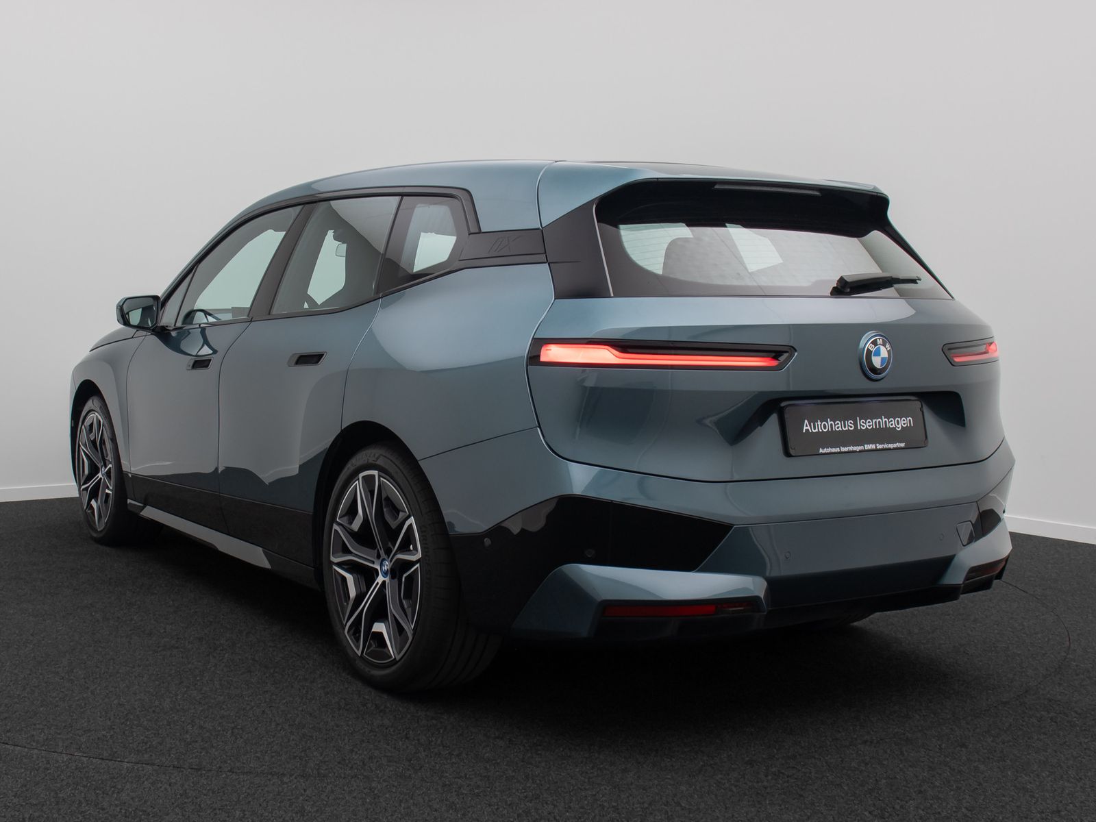 Fahrzeugabbildung BMW iX xD40 Sport AHK SkyLounge 360° DAB H/K 22Zoll