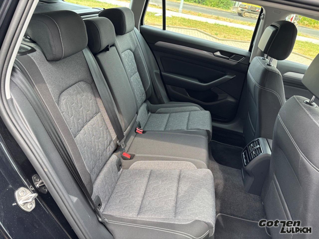 Fahrzeugabbildung Volkswagen Passat Variant Business 2,0TDI Travel Assist LED