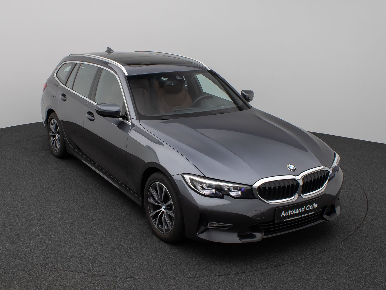 Fahrzeugabbildung BMW 320d Sport Line Panorama Kamera HUD DAB H/K AHK