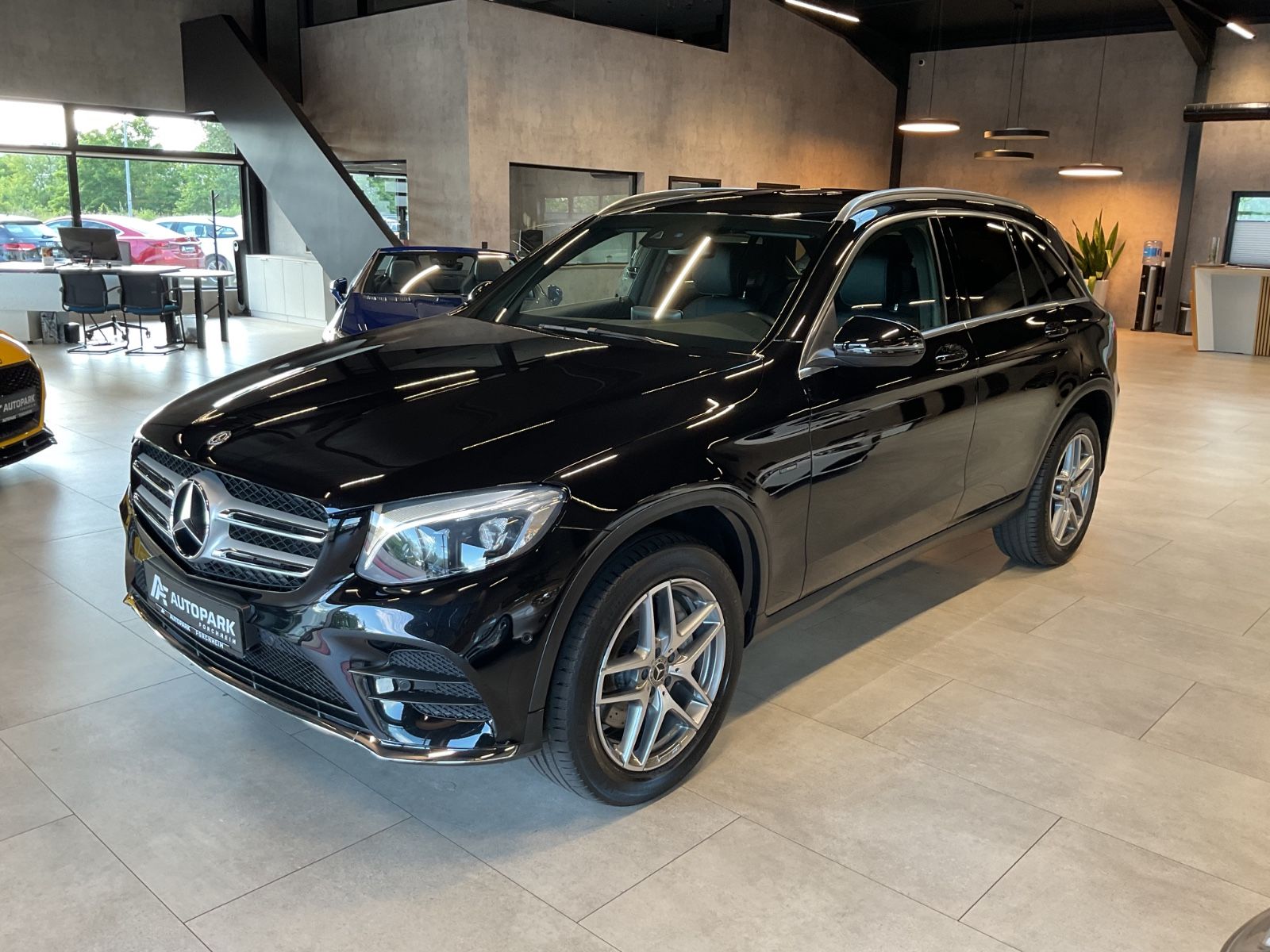 MERCEDES-BENZ GLC 350e 4M AMG-Line AHK GRA LED Leder Navi