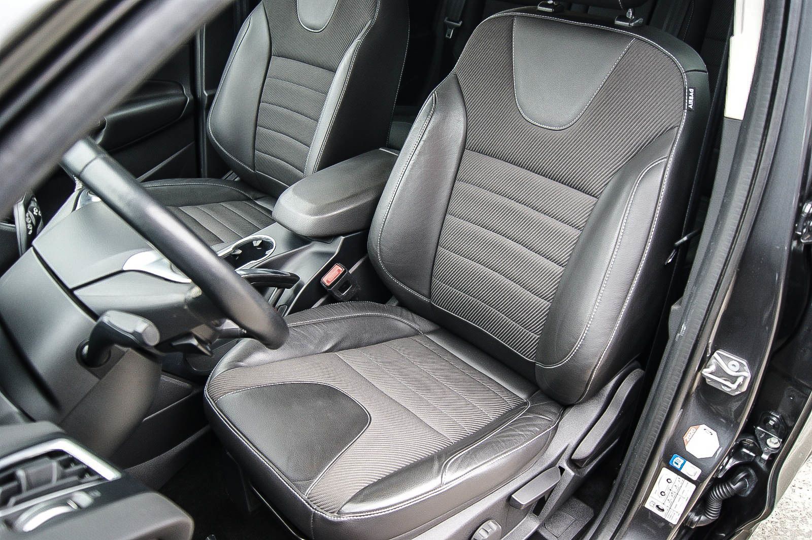 Fahrzeugabbildung Ford Kuga 1.5EcoBoost Individual XENON NAVIGATION 1HD