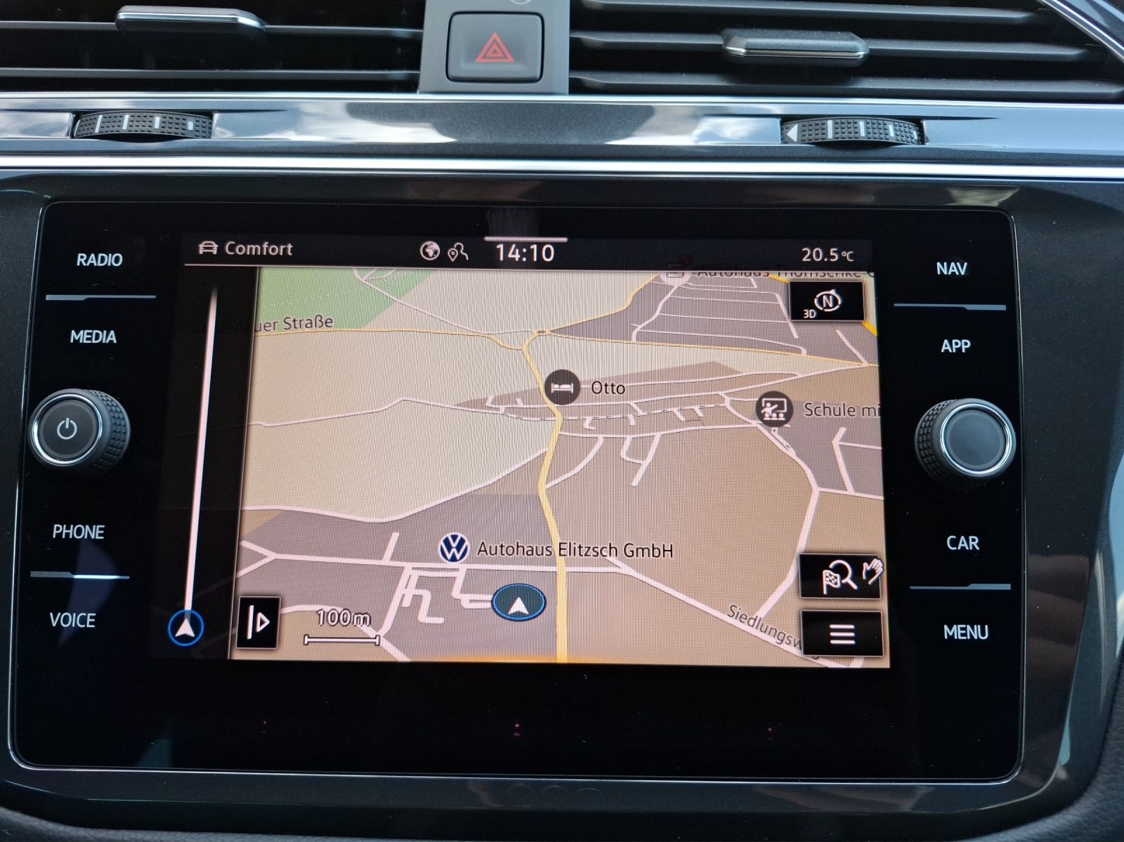 Fahrzeugabbildung Volkswagen Tiguan TSI R-Line DSG 4M STH Matrix AHK Navi Pan