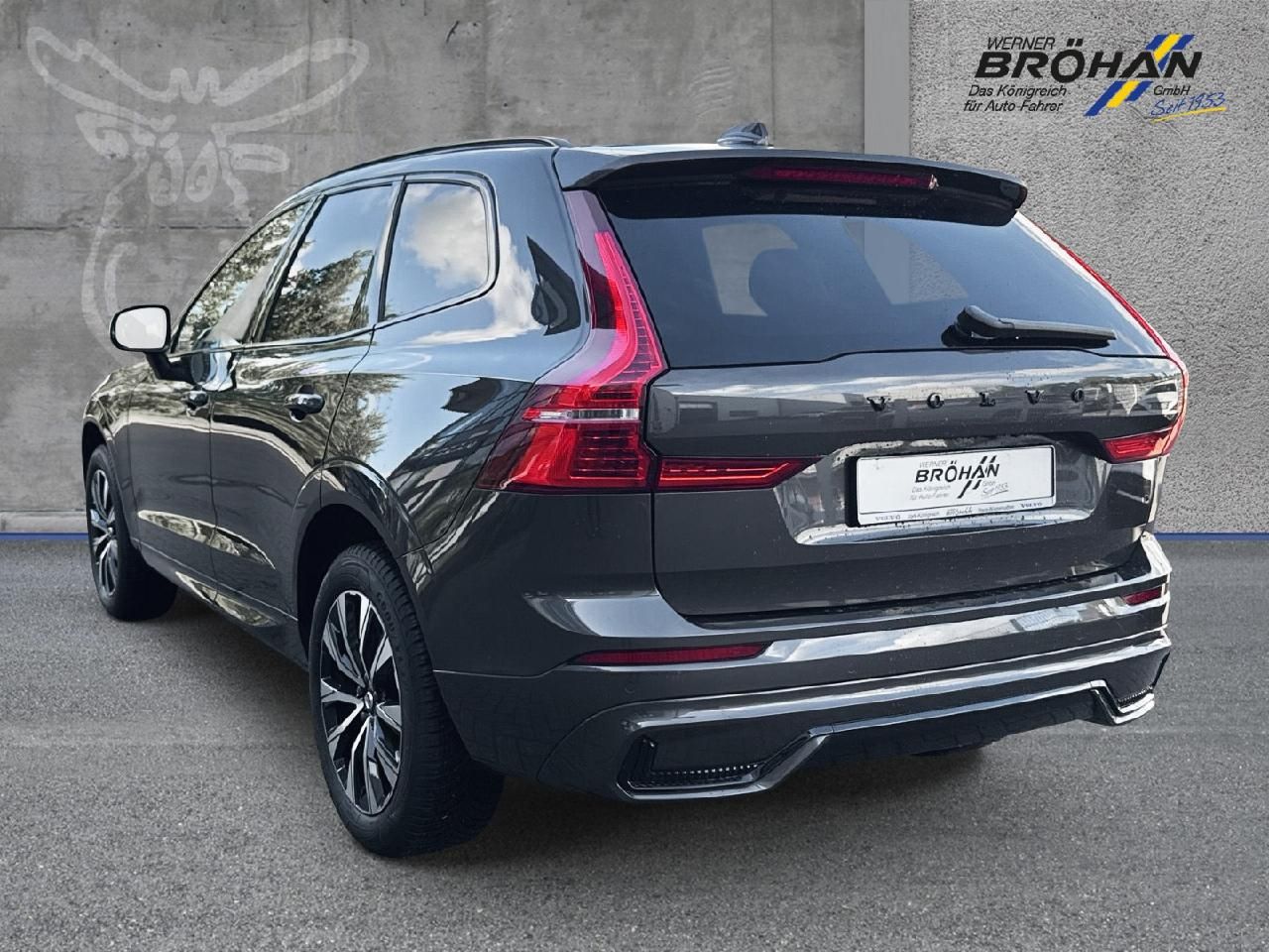 Fahrzeugabbildung Volvo XC60 Plus Dark 2WD