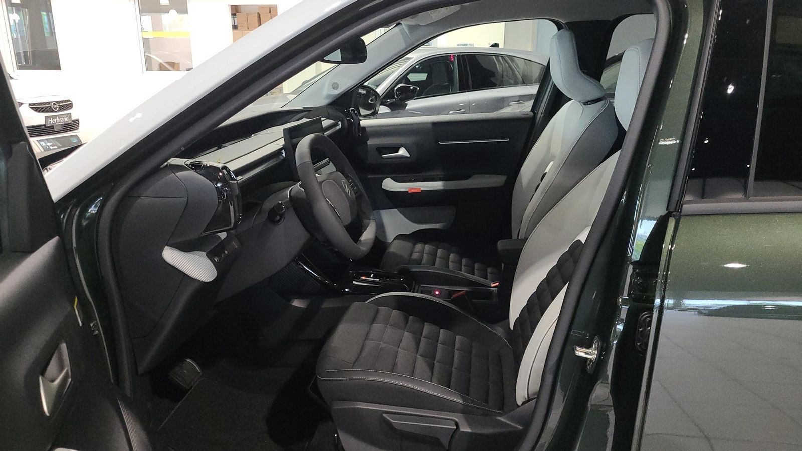 Fahrzeugabbildung Citroën e-C3 Aircross Max 113 PS AT