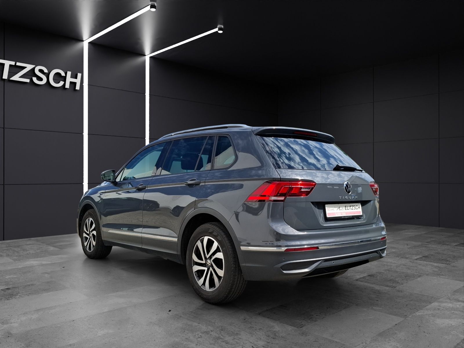 Fahrzeugabbildung Volkswagen Tiguan TDI Active LED Navi ACC Beifahrers. klapp