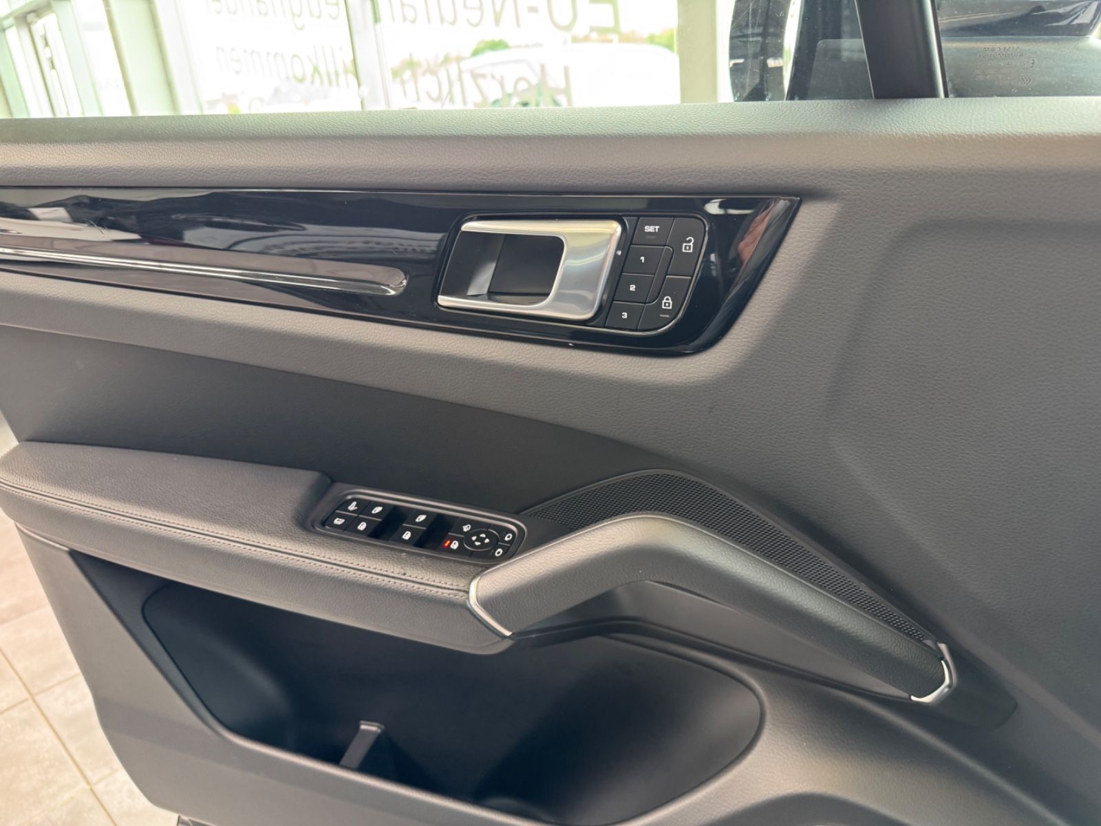 Fahrzeugabbildung Porsche Cayenne Coupe E-Hybrid Platinum Edition