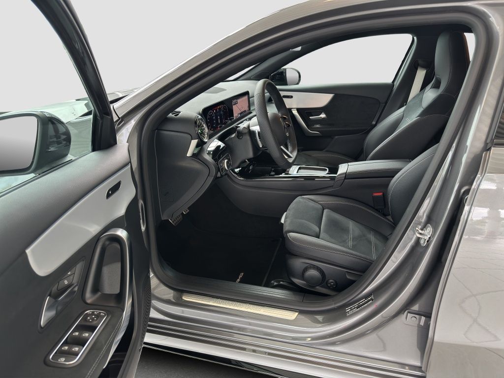 Fahrzeugabbildung Mercedes-Benz A 200 AHK*Navi*Fernlichtass.*LED*PDC*Sportp.*AUT