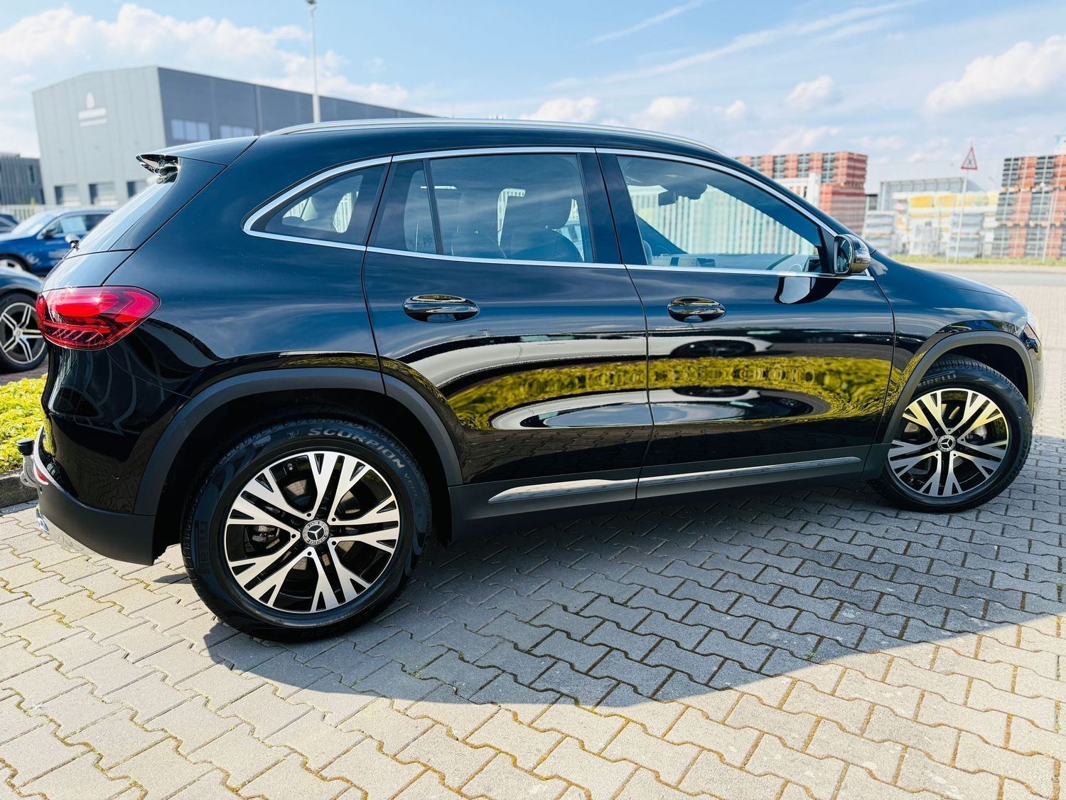 Fahrzeugabbildung Mercedes-Benz GLA 200 d PROGRESSIVE, AHK schw., LED, RFK, PTS,