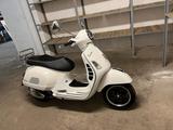Vespa GTS 300 Super mit Topcase und original 3100 km - VESPA GTS 310 SUPER