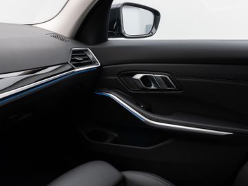 Fahrzeugabbildung BMW 330e xD Sport Line 360°DAB Stop&Go LED Alarm AHK