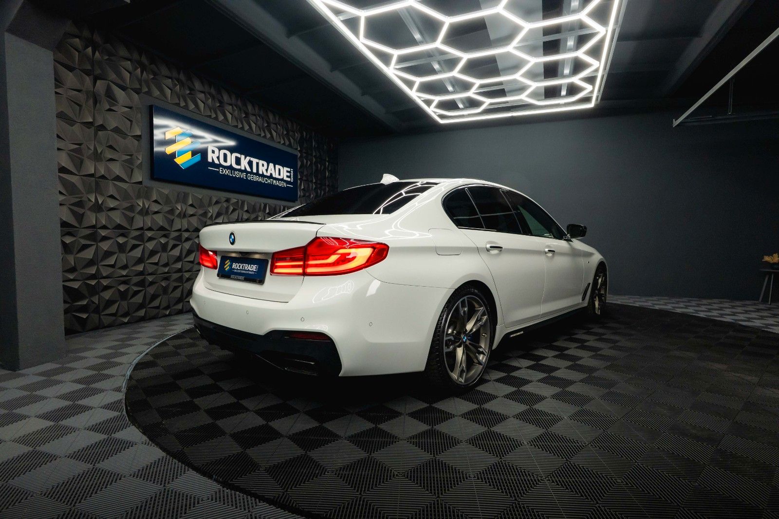 Fahrzeugabbildung BMW M550 i xDrive M-Performance Shadow *ACC*LED*360*