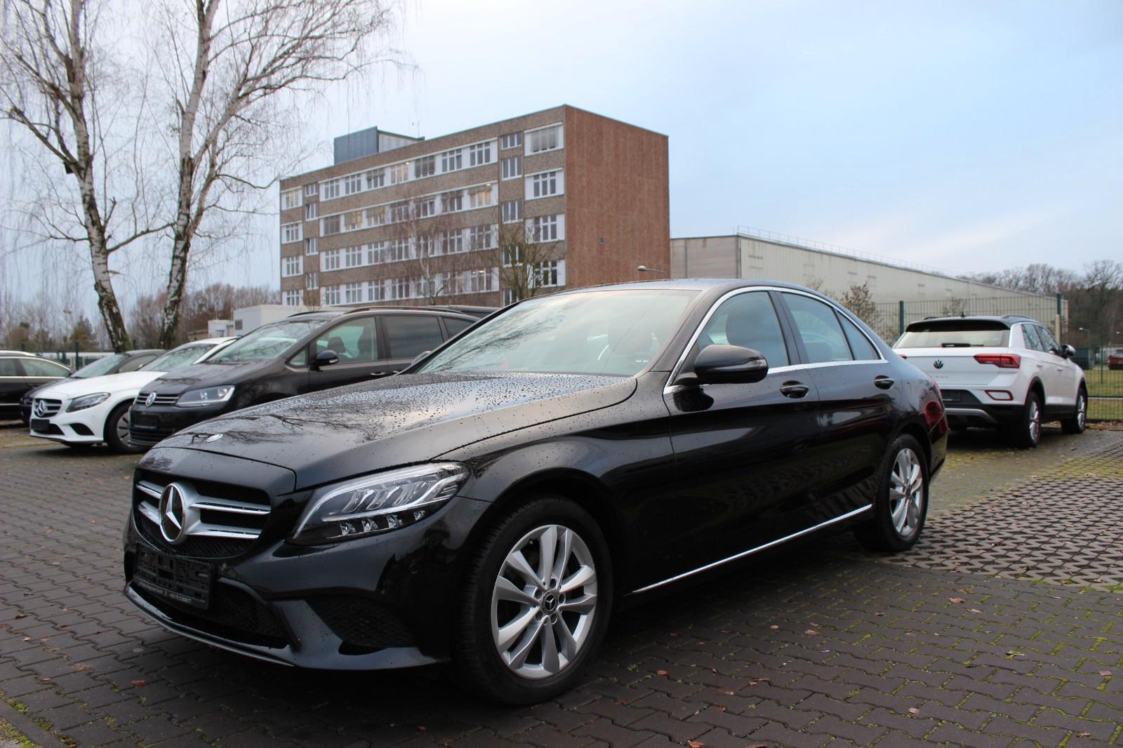 Mercedes-Benz C 180 CGI Limousine °Navi°Stzhz°Temp°Kam° 1 Hand