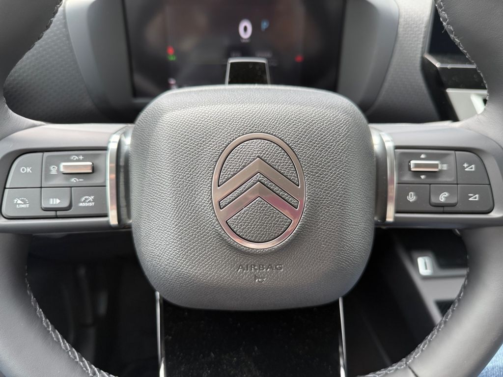 Fahrzeugabbildung Citroën C4 Hybrid 145 TEAM D * Ganzjahresreifen