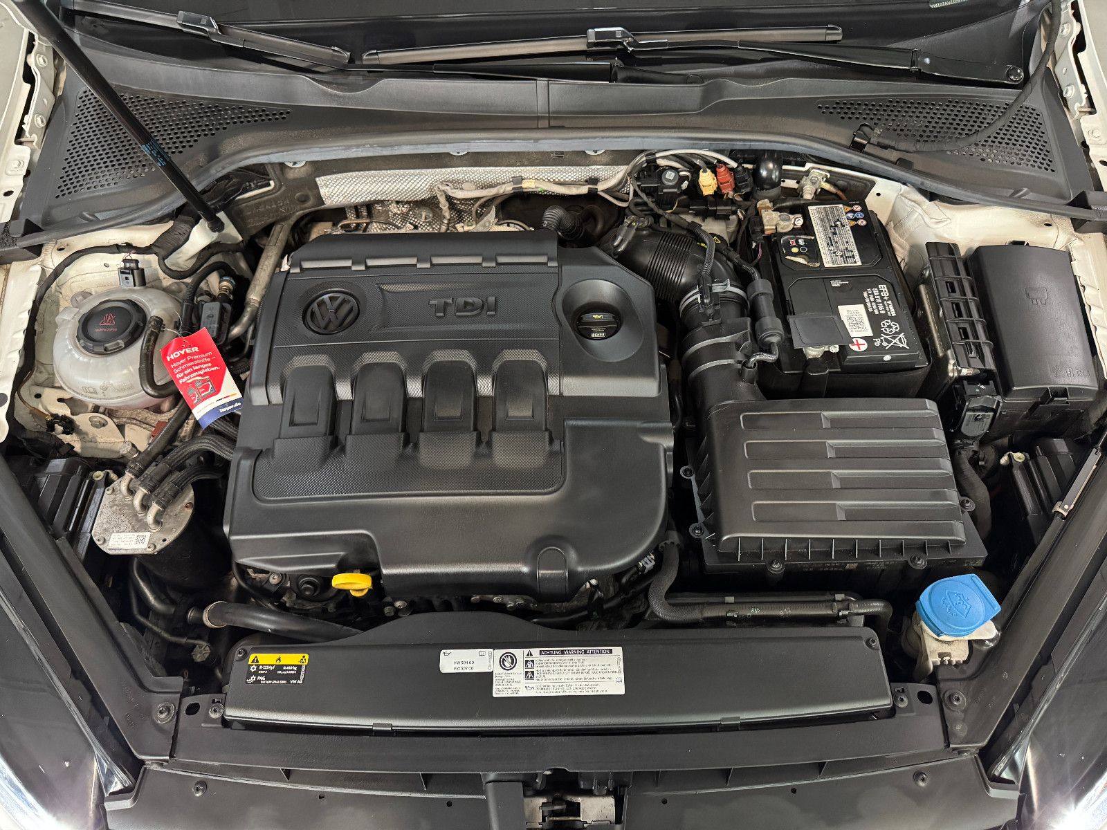 Fahrzeugabbildung Volkswagen Golf VARIANT 2.0 TDI DSG R-LINE SPORTPAKET VOLL