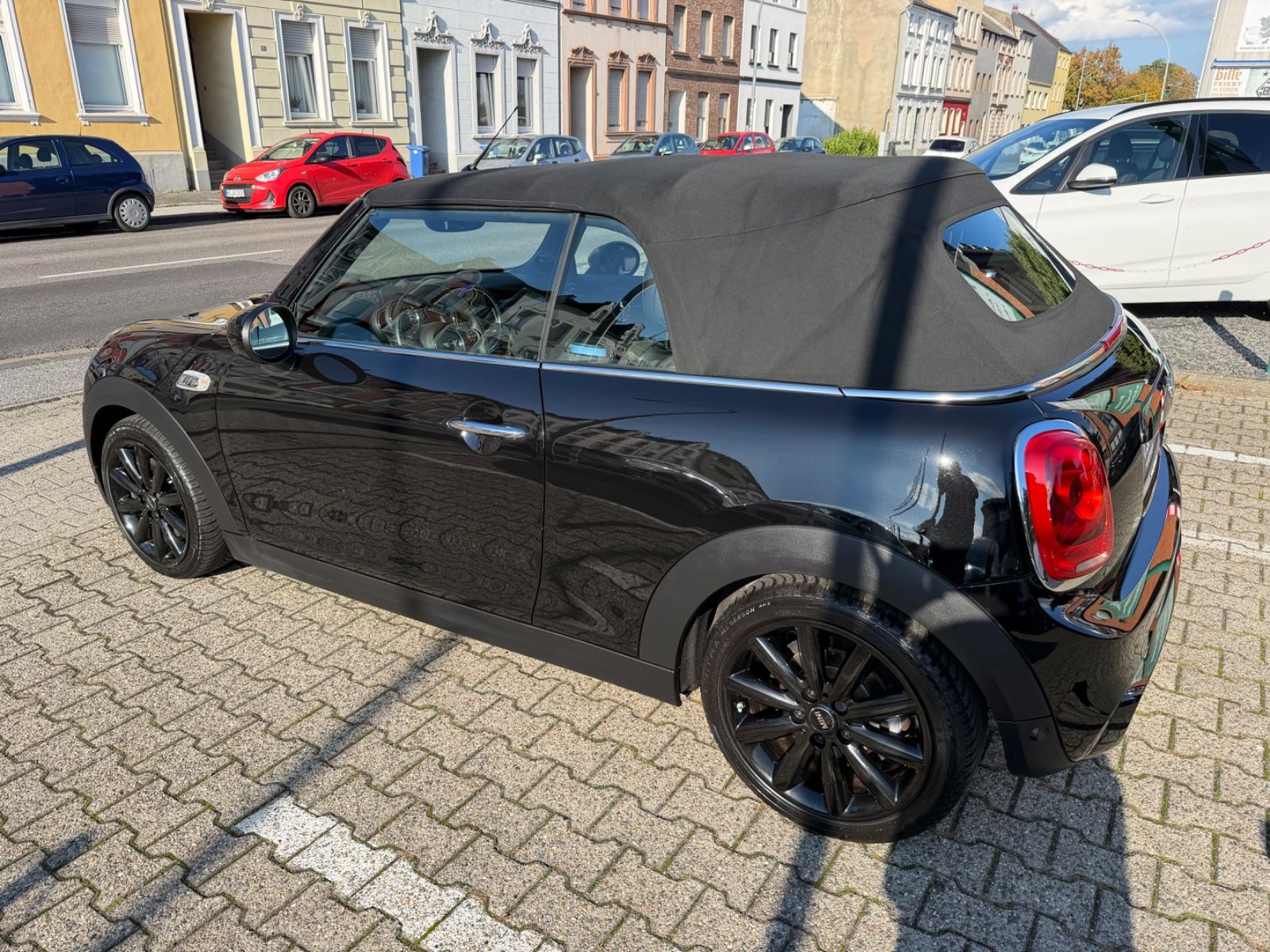 Fahrzeugabbildung MINI Cooper S Cabrio NAVI PDC LEDER H&K 1-HAND