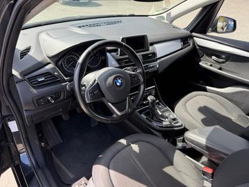BMW 218 - 6
