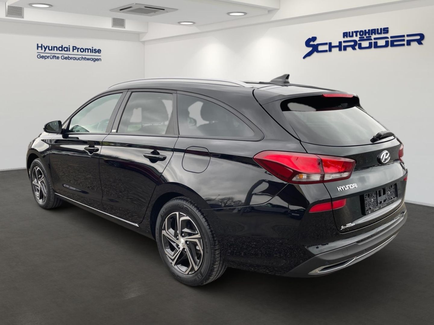 Fahrzeugabbildung Hyundai i30 1.6 CRDi Kombi Intro Edition Navigation Rück