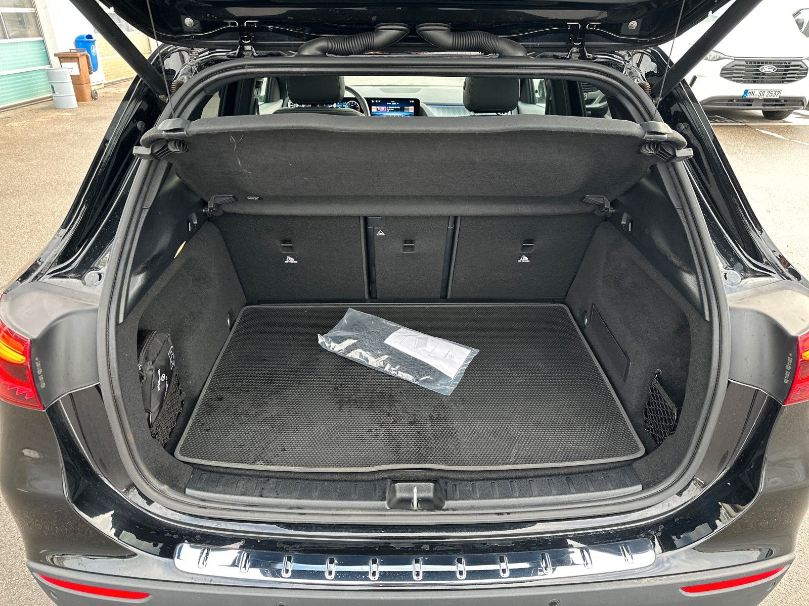 Fahrzeugabbildung Mercedes-Benz GLA 220 4Matic Progressive Line, PANORAMADACH