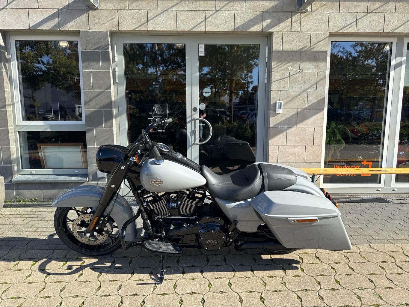 Harley-Davidson FLHRXS Road King Special 