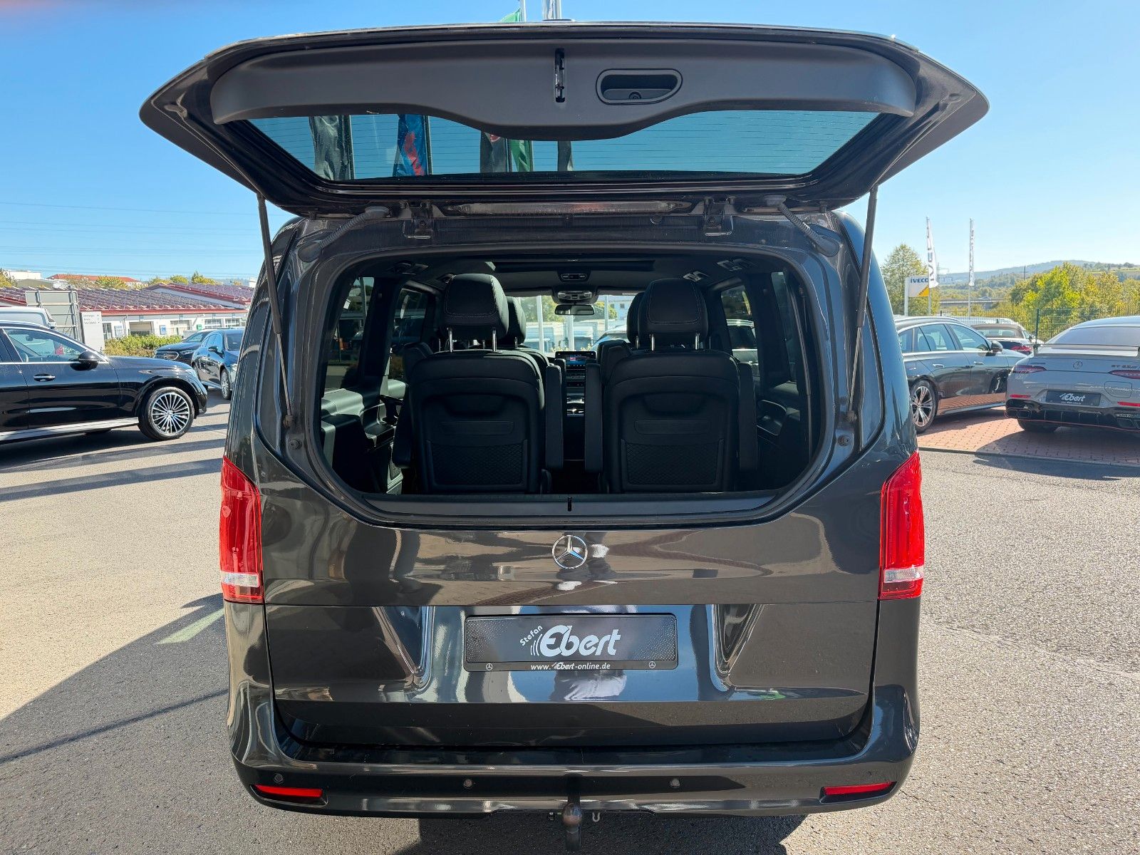 Fahrzeugabbildung Mercedes-Benz V 300 d EXCLUSIVE ED AMG AIRMATICAHK2,5to Pano