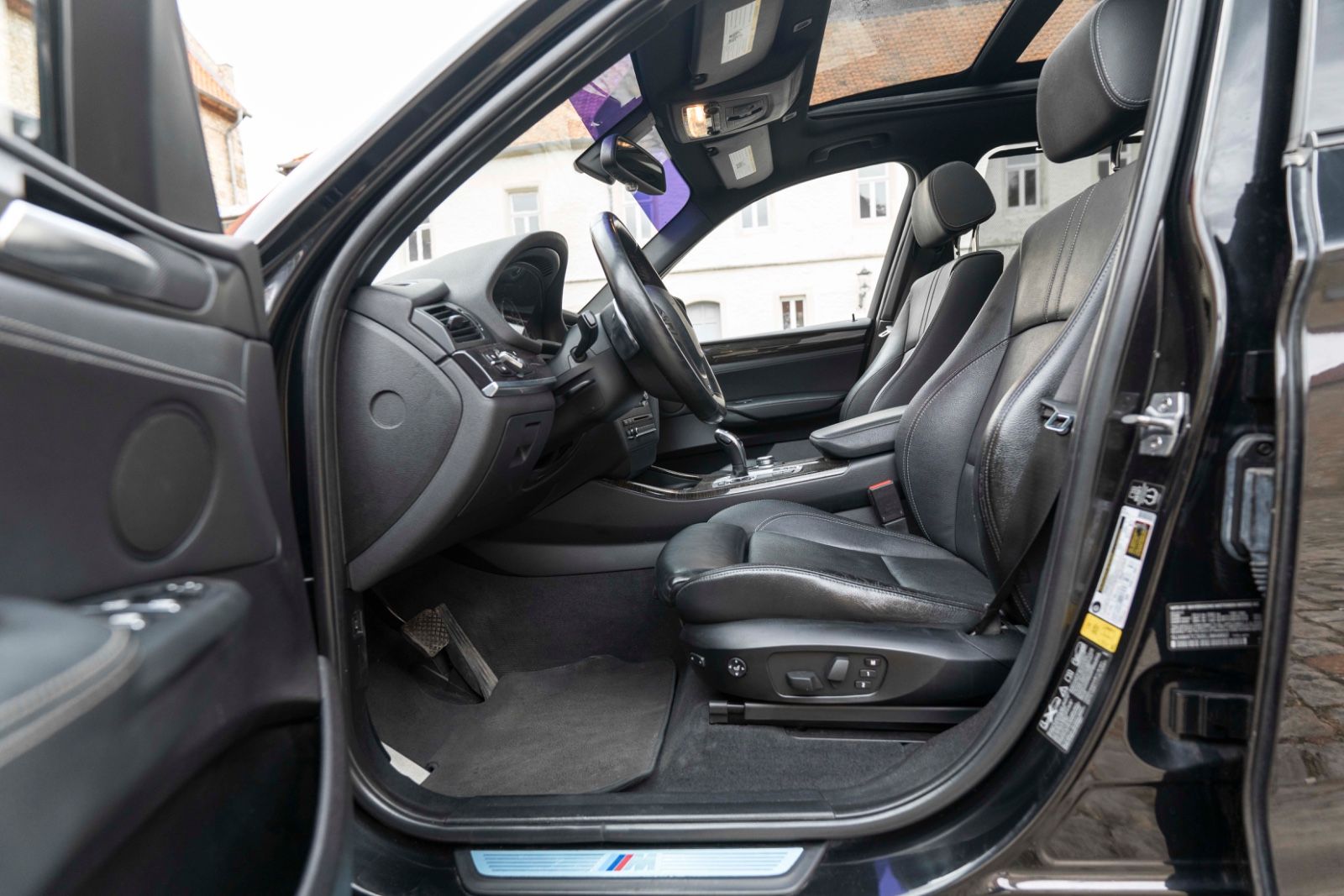 Fahrzeugabbildung BMW X3 xDrive35i M Sport HIFI KAM NAV SZH PANO M+S