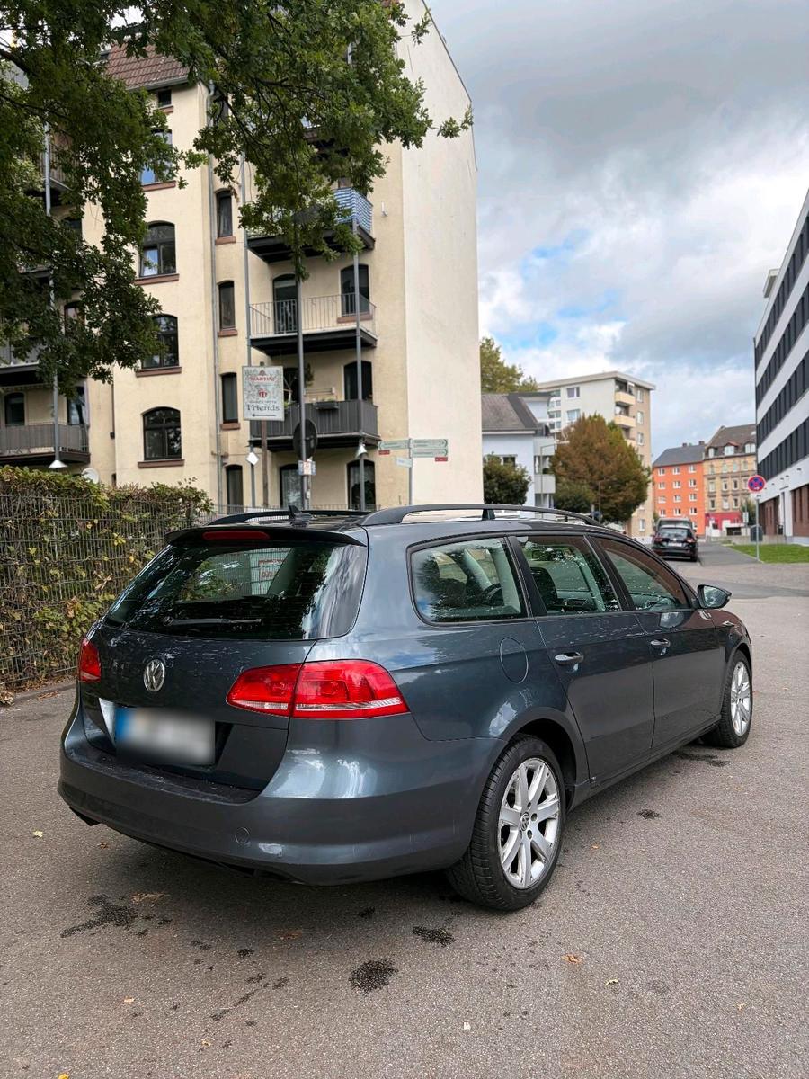 Volkswagen Passat 2011 — engine 140 HP (103kW)