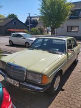 Mercedes-Benz 240 - Mercedes-Benz 240 mit Diesel-Antrieb: Limousine