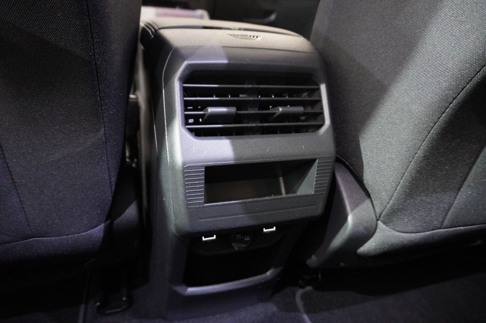 Fahrzeugabbildung Opel Grandland 1.2 48V HYBRID NAVI/LED/KAMERA/DAB+