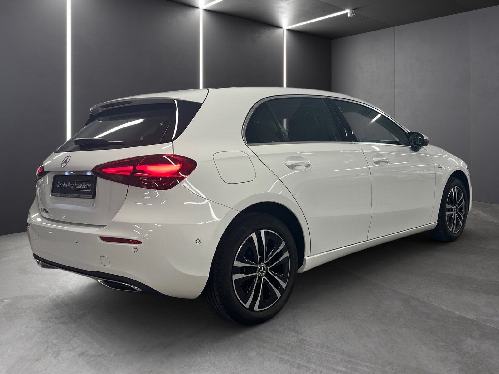 Fahrzeugabbildung Mercedes-Benz A 250 e Progressive*AHK*Distro*Totwink*11kW*LED*