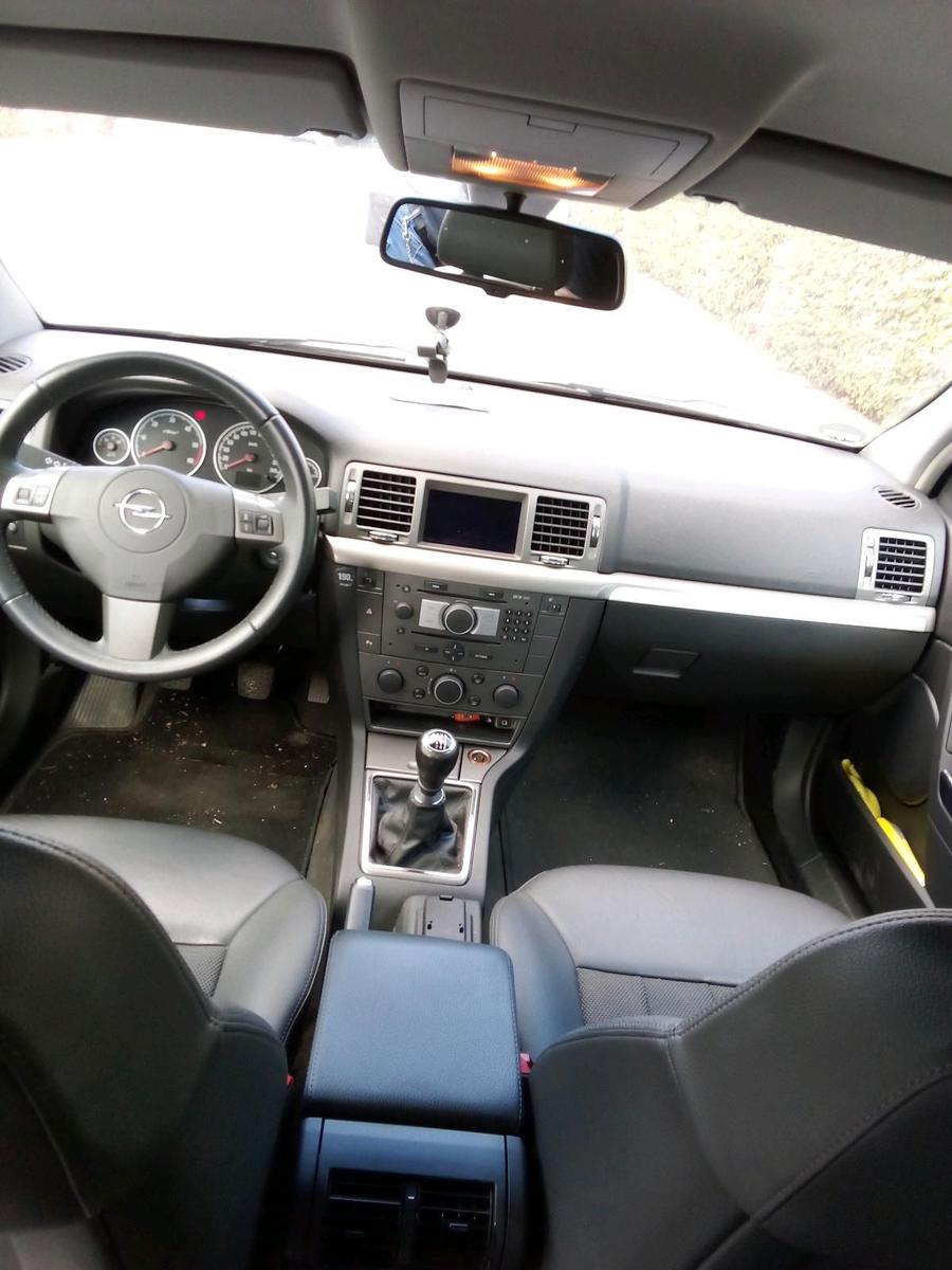 Opel Vectra 2009 — photo 14
