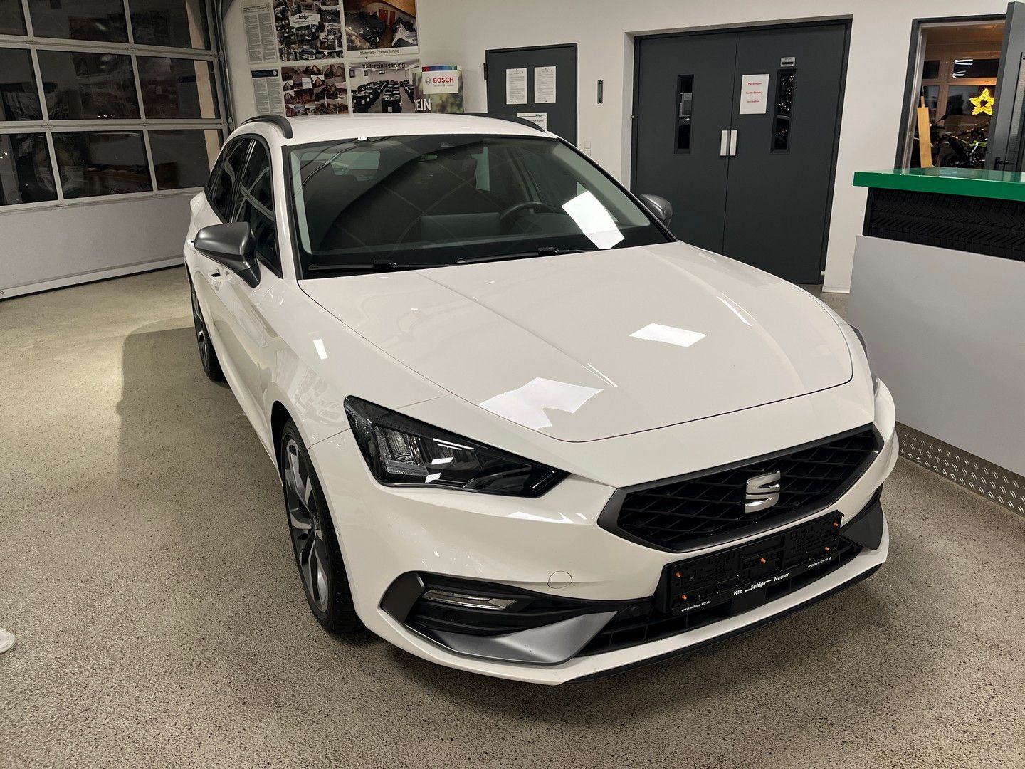 Seat Leon Sportstourer 1.5 eTSI DSG FR AHK/RFK/LED/SH imagem 3